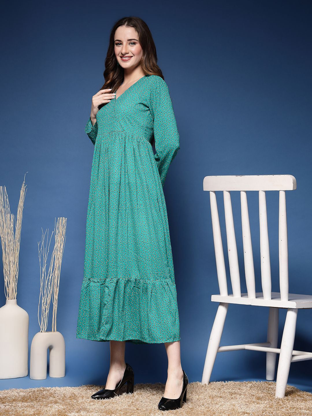 Green Solid Print V Neck Maxi Dress