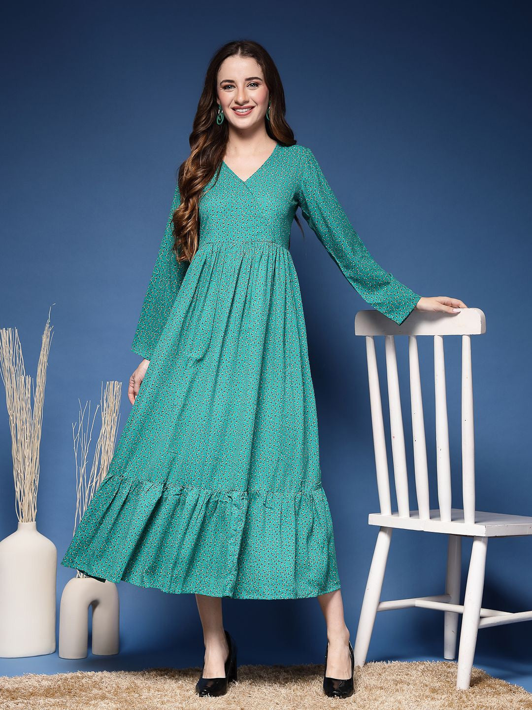 Green Solid Print V Neck Maxi Dress