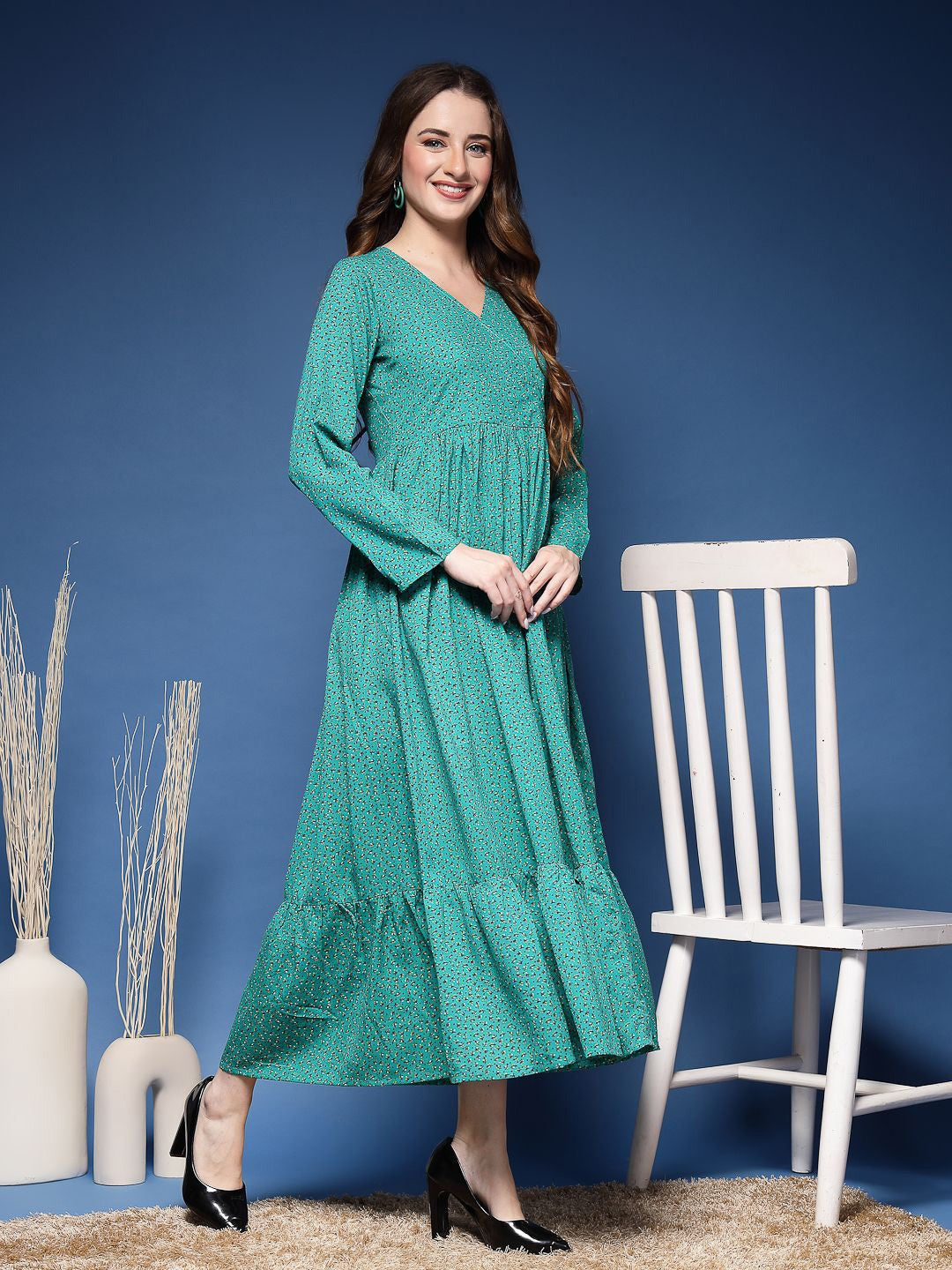 Green Solid Print V Neck Maxi Dress