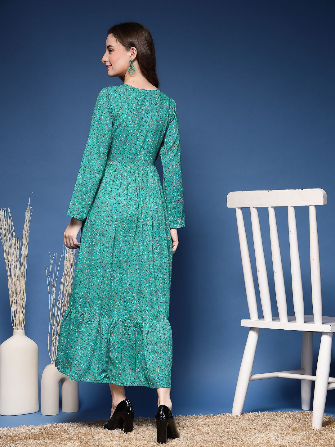 Green Solid Print V Neck Maxi Dress