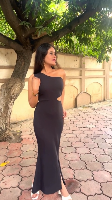 Elevate style with our black one-shoulder sheath maxi dress—perfect for parties. Shop online in India for chic A-line dresses, knee-length options, and ethnic prints. Wyshlist influencers recommend. Buy now!